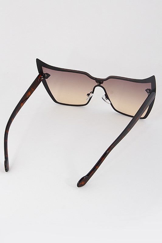 oversized cat-eye sunglasses